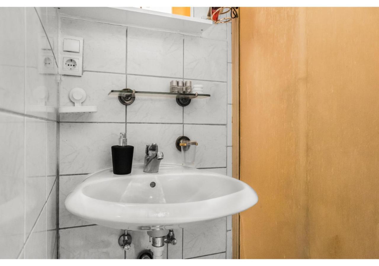 Welcoming 2Br Apt. Near Danube & Millenium Tower فيينا المظهر الخارجي الصورة